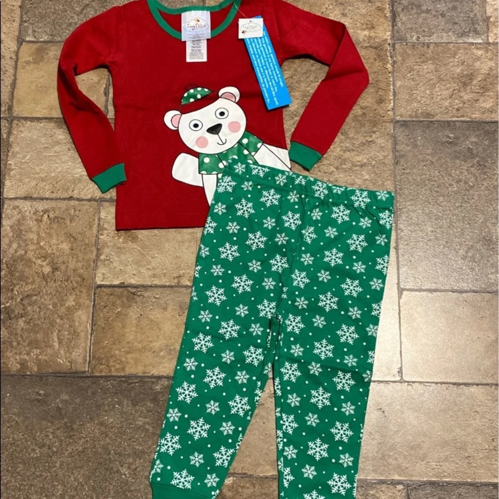 NWT Christmas kids pjs size 4T